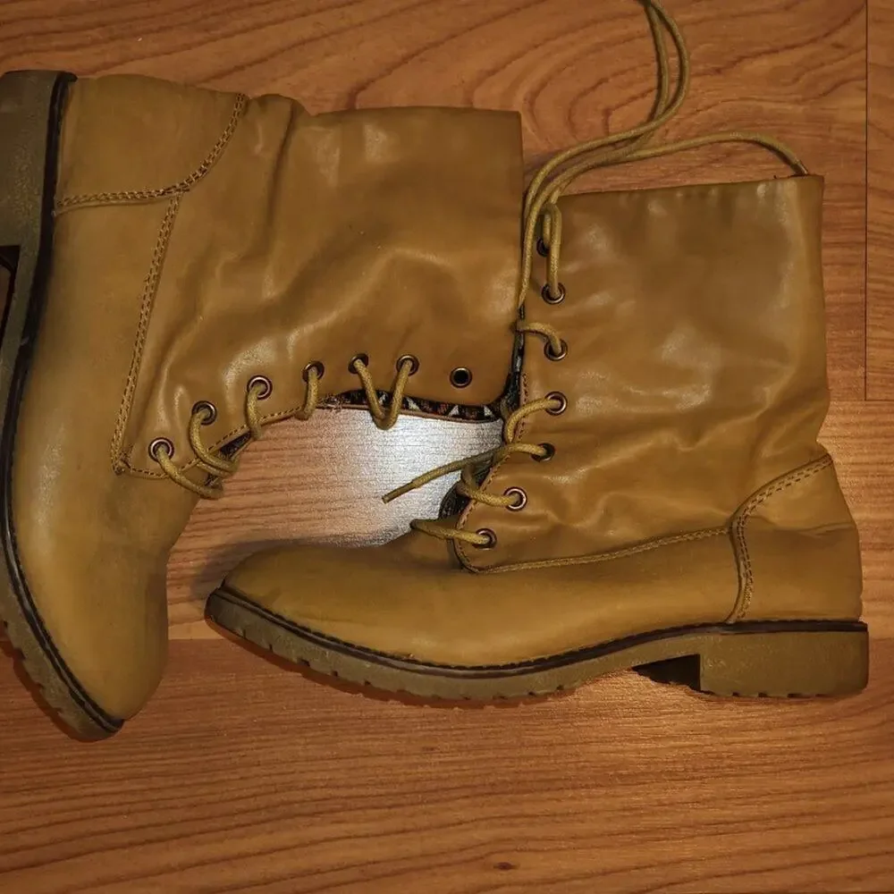 Mid Calf Boots on low heels sz6 Lace Up || EUC